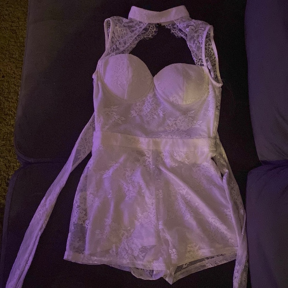 White lace romper, size small
